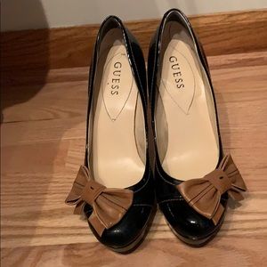 Black with brown bow Guess pumps/high heels